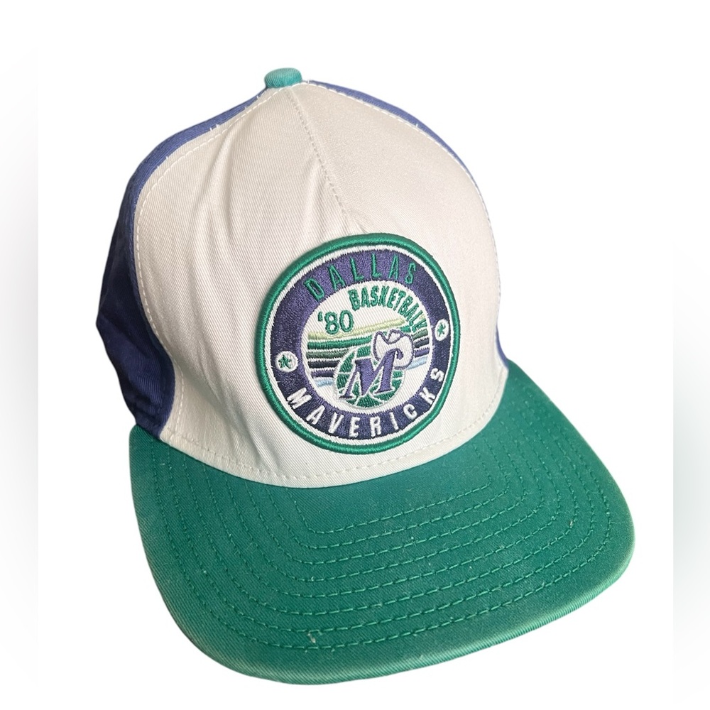 Vintage 1980’s NBA Dallas Mavericks New Era Blue, White Shadow Snapback Hat Rare